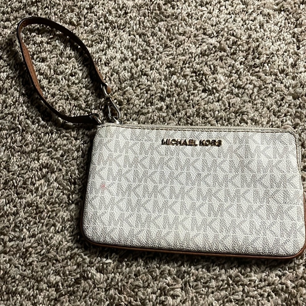 Micheal Kors Wristlet